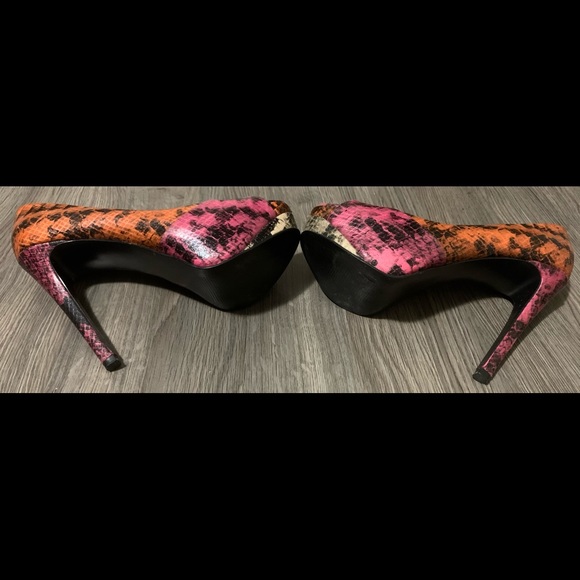 Womens Guess High Heels snake skin style size 5M - Picture 4 of 6